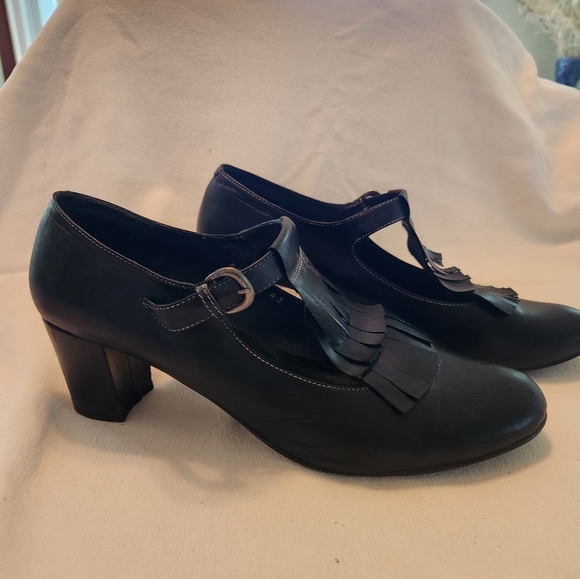 Shoes - Picture 2 of 3